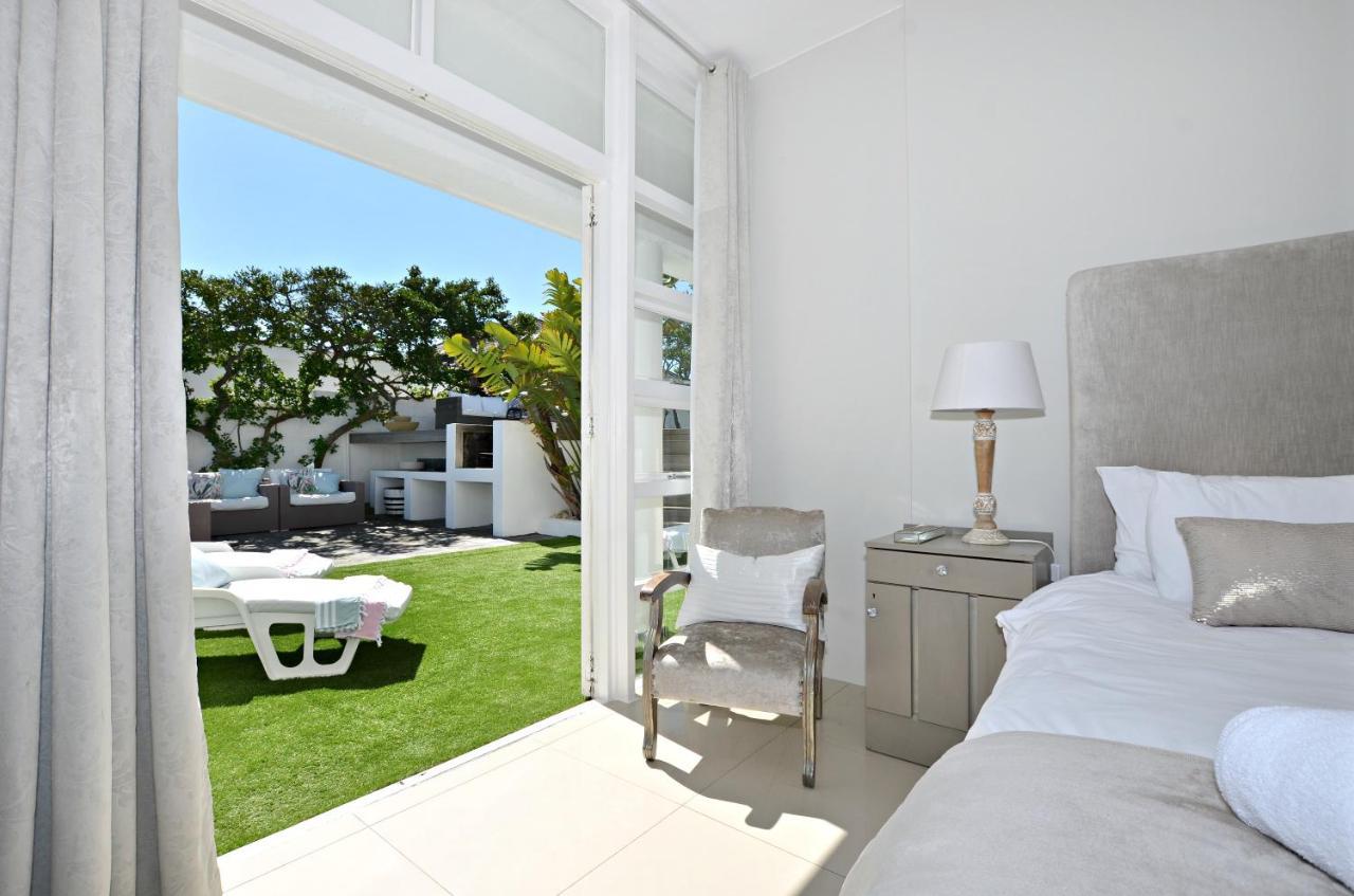 White Waves Beach House Bloubergstrand Exteriör bild