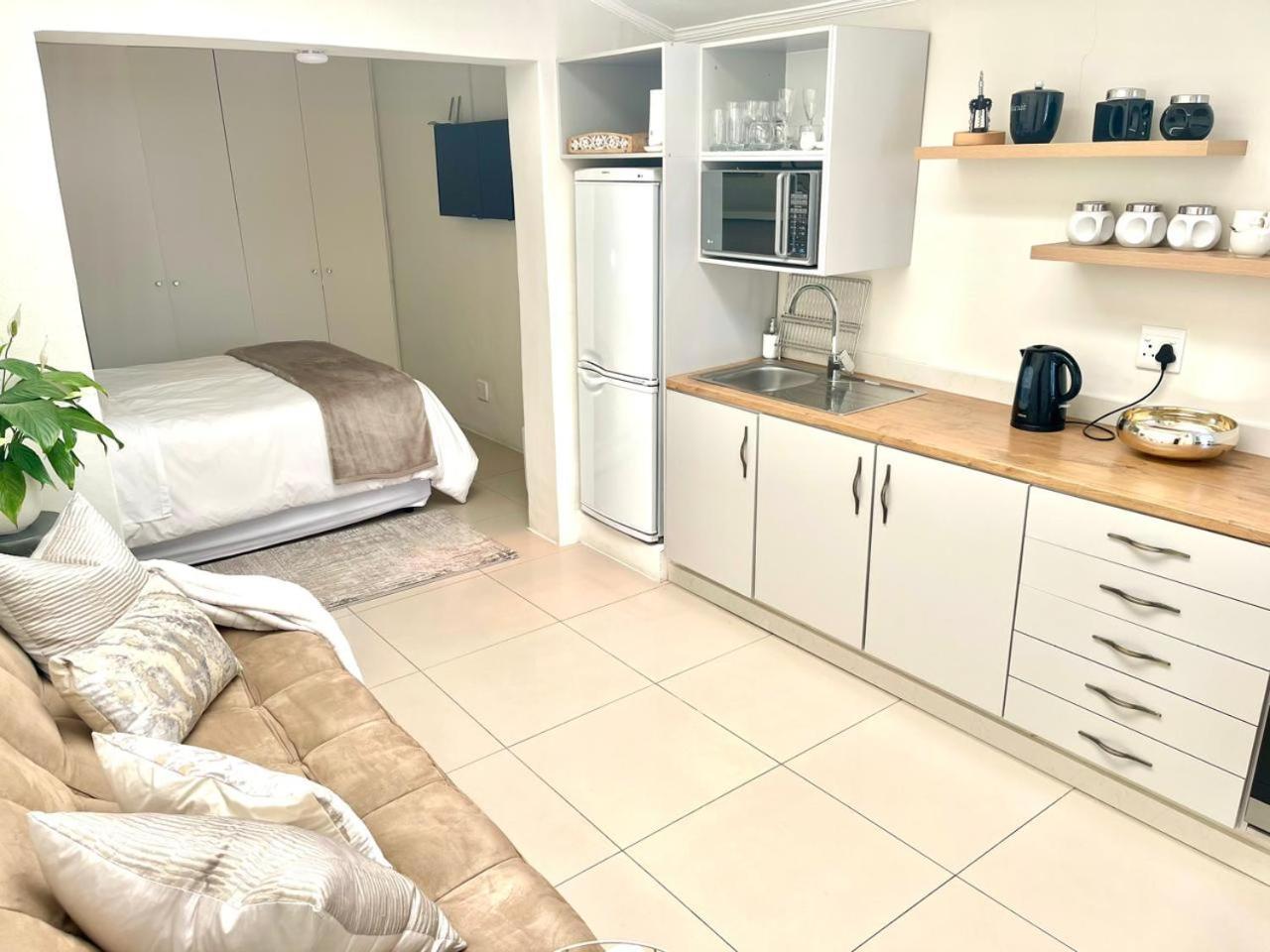 White Waves Beach House Bloubergstrand Exteriör bild