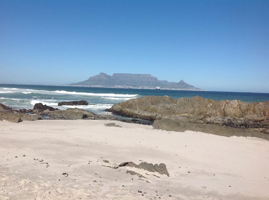 White Waves Beach House Bloubergstrand Exteriör bild