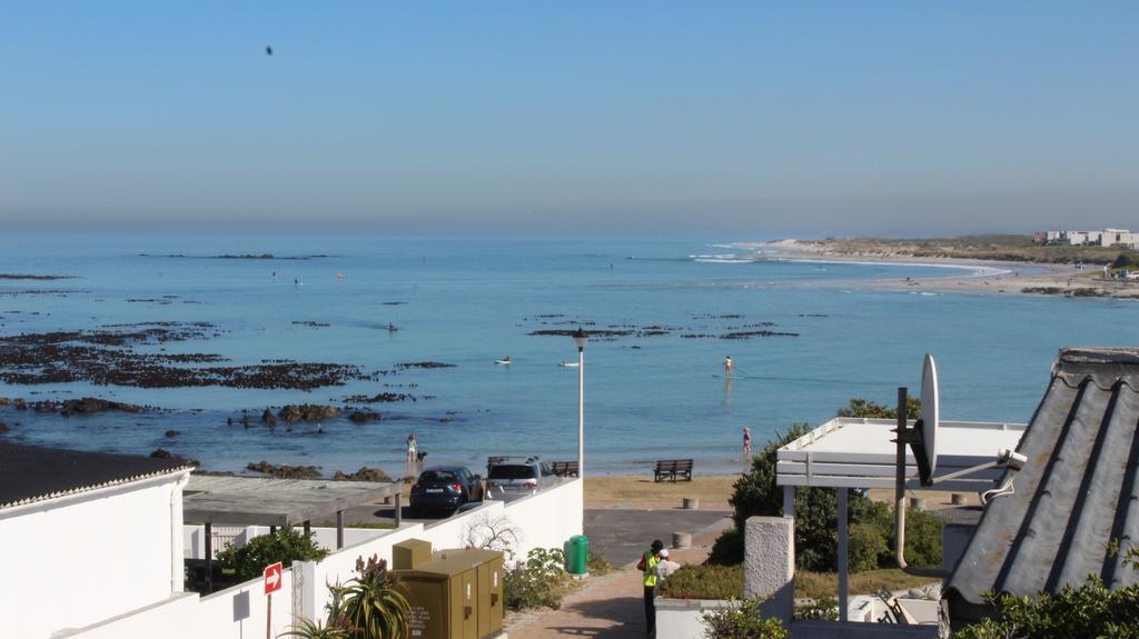 White Waves Beach House Bloubergstrand Exteriör bild
