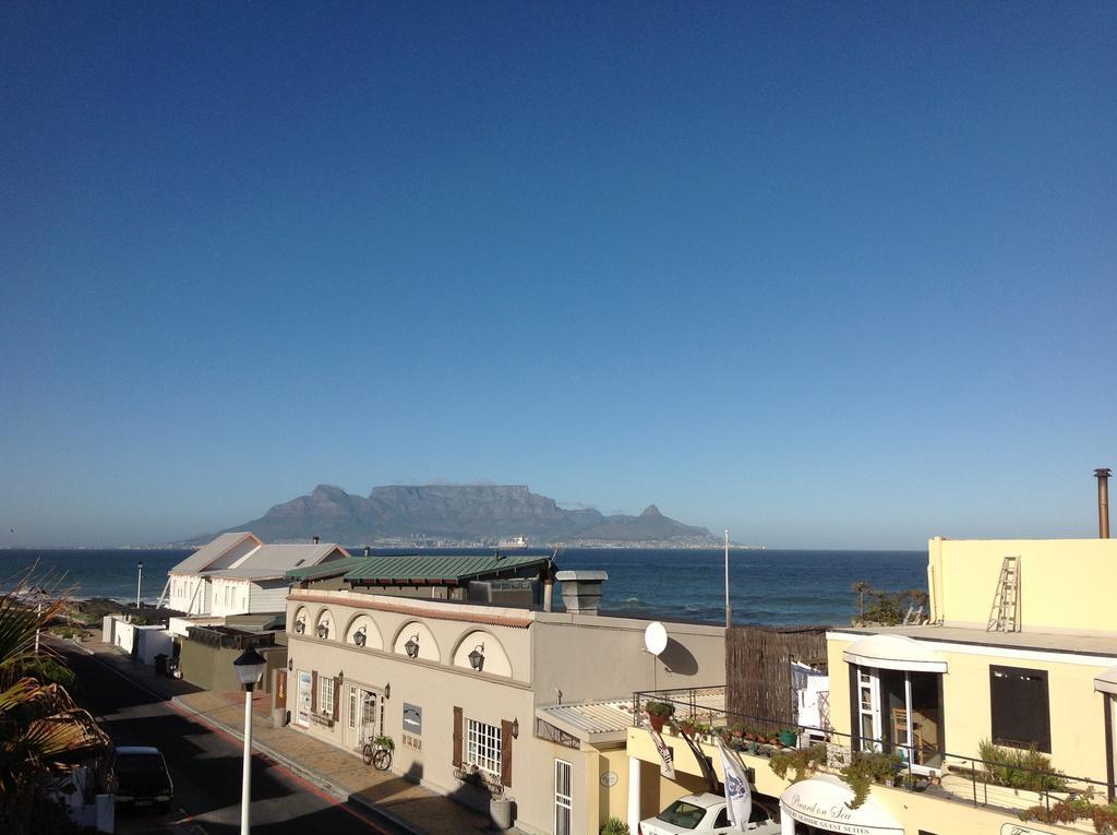 White Waves Beach House Bloubergstrand Exteriör bild