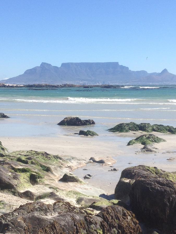 White Waves Beach House Bloubergstrand Exteriör bild