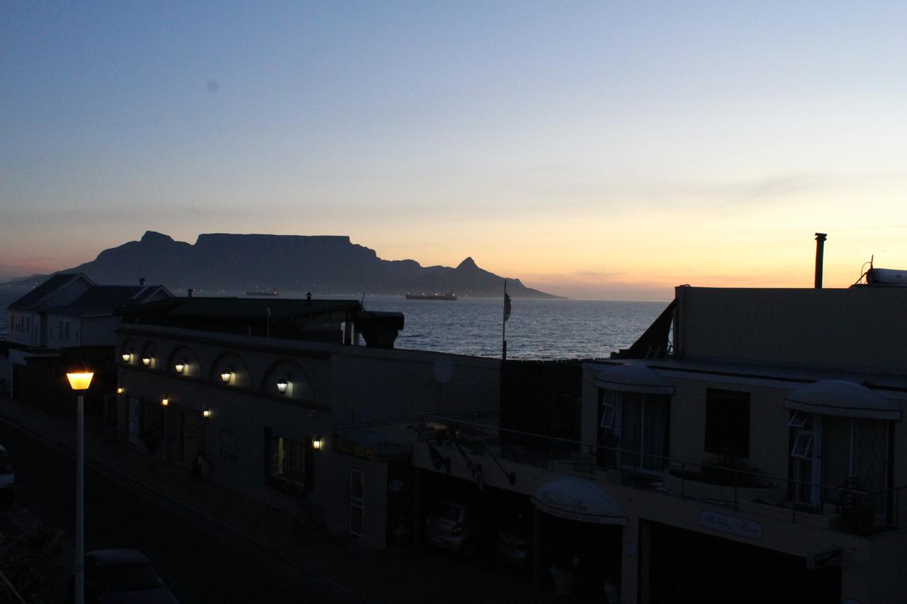 White Waves Beach House Bloubergstrand Exteriör bild