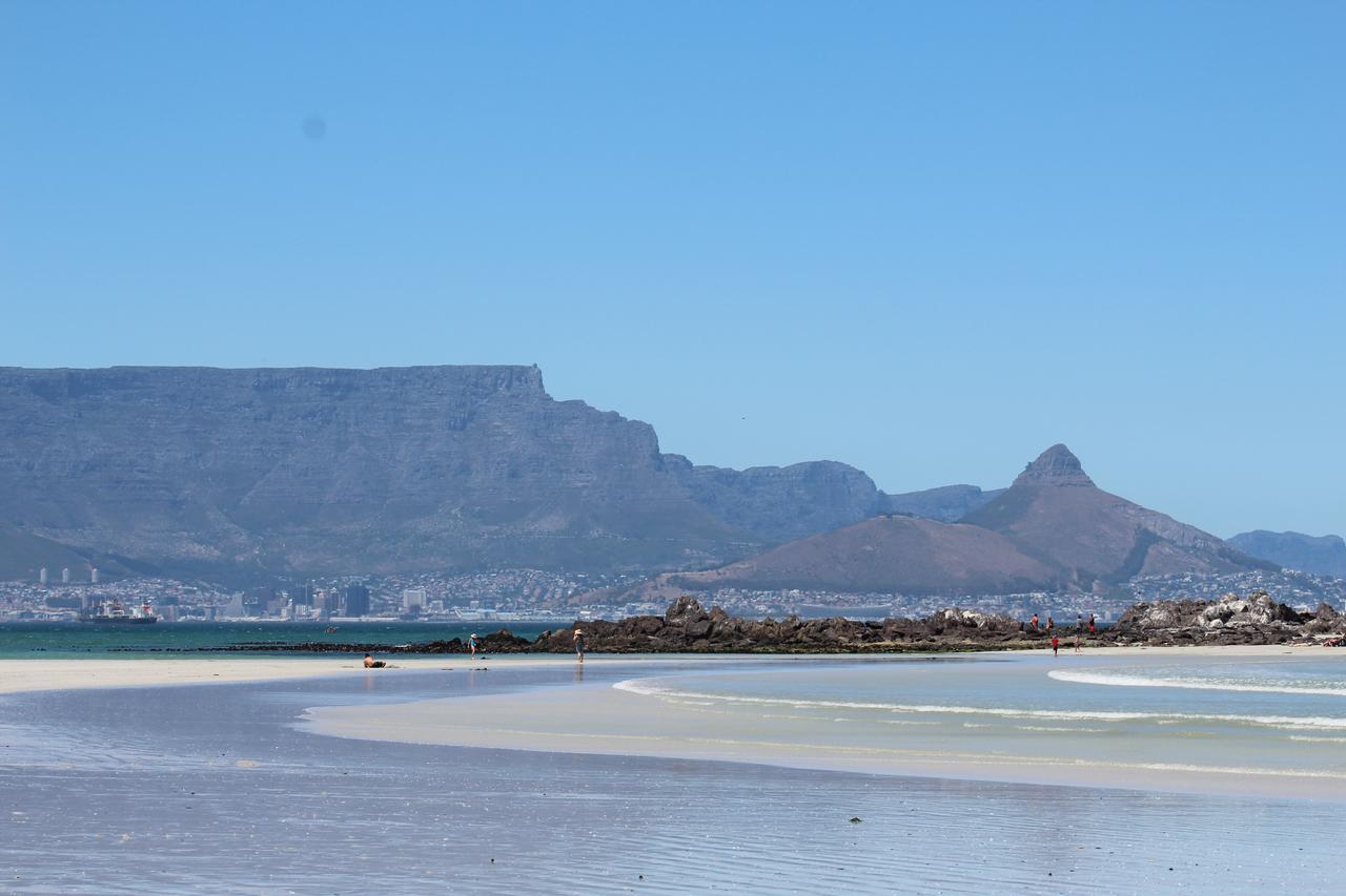 White Waves Beach House Bloubergstrand Exteriör bild