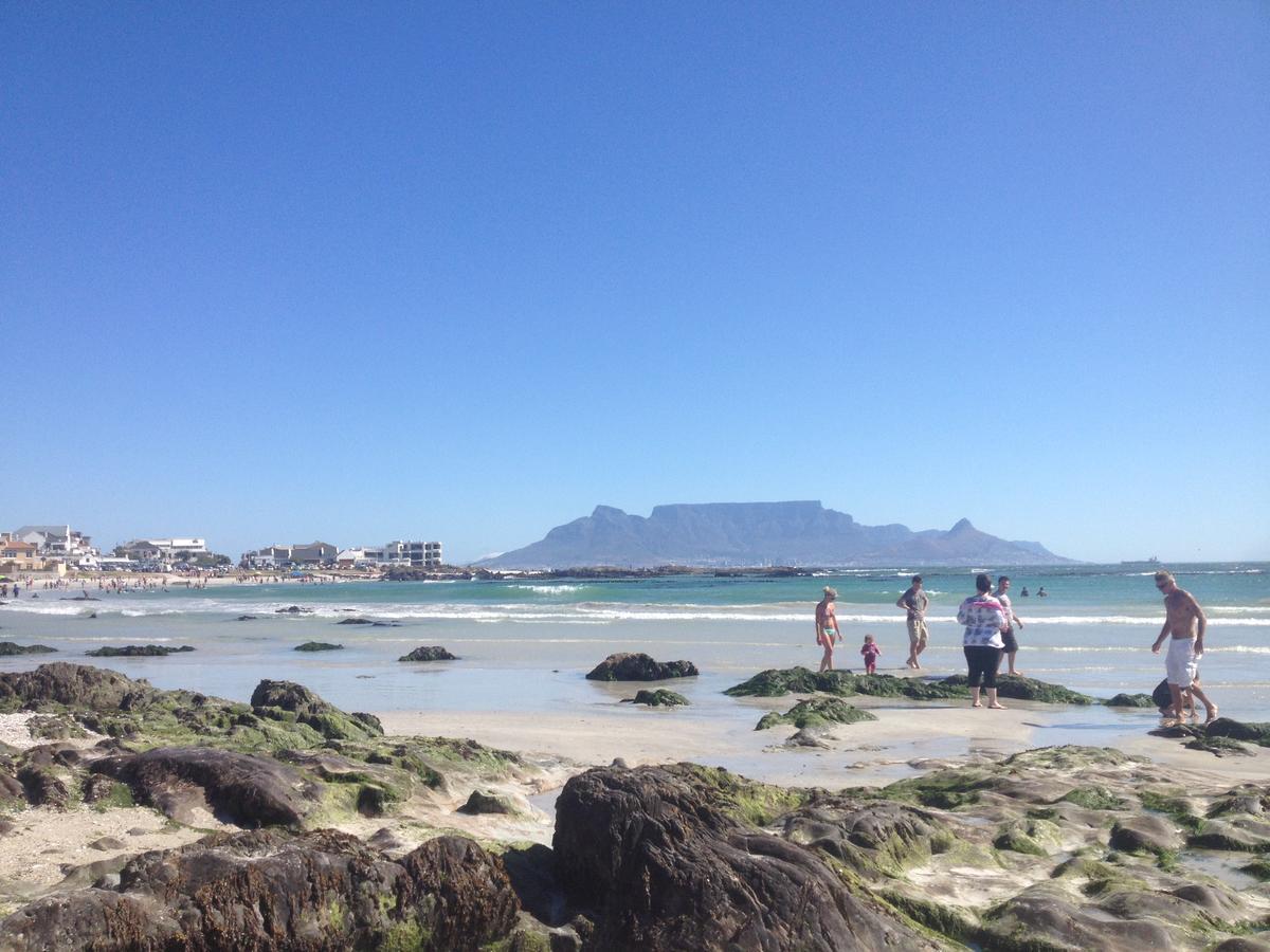 White Waves Beach House Bloubergstrand Exteriör bild