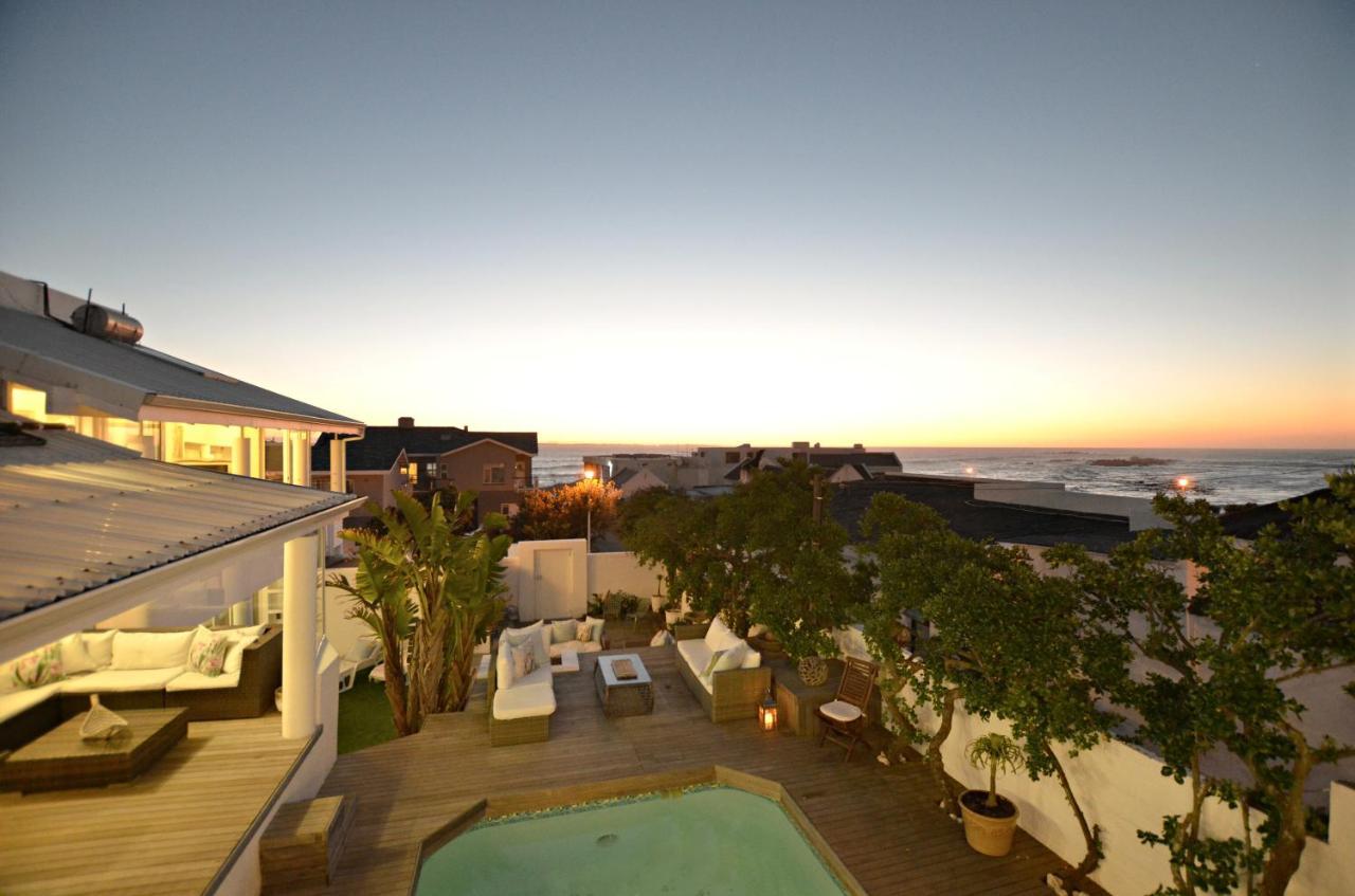 White Waves Beach House Bloubergstrand Exteriör bild