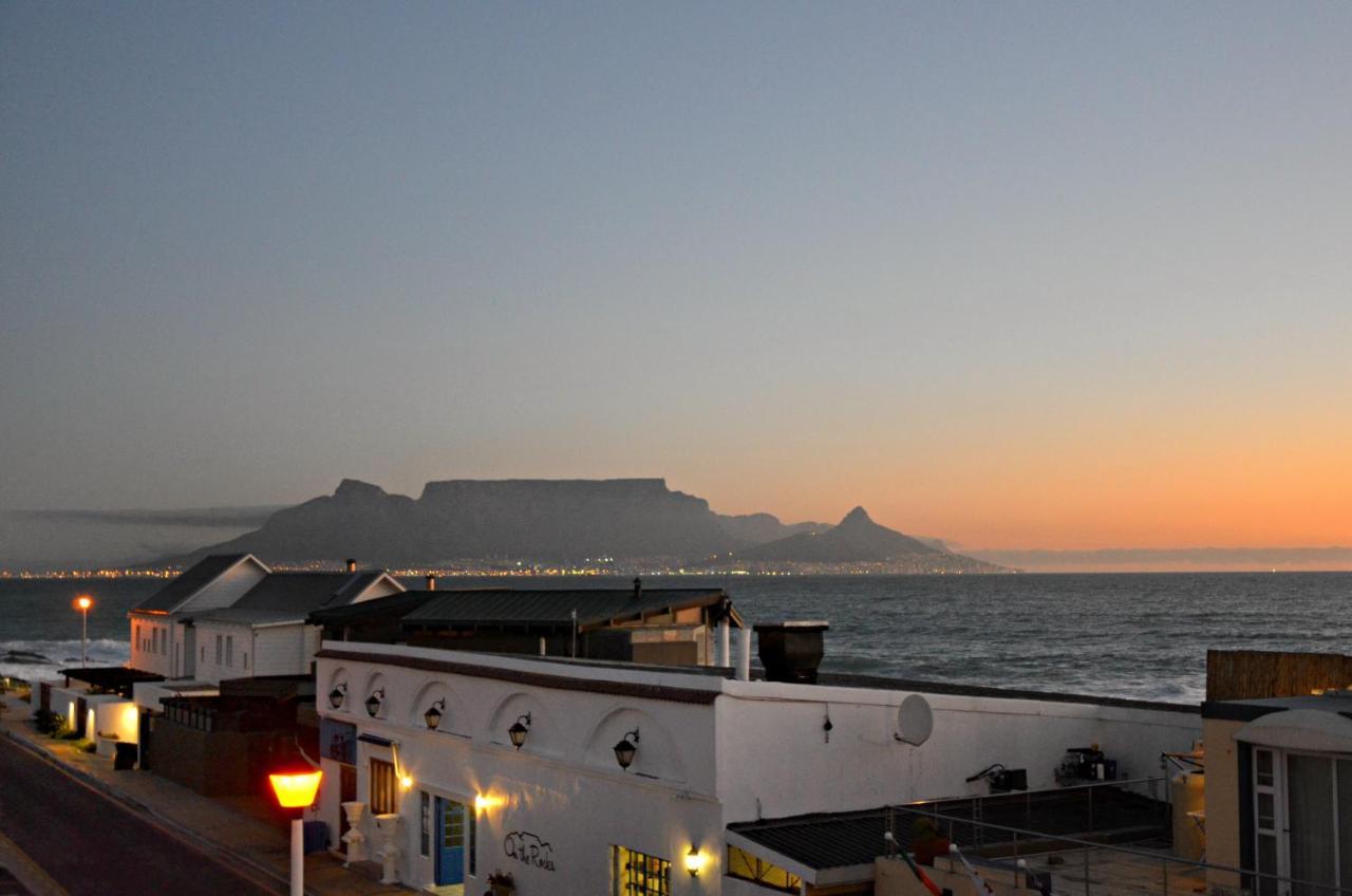 White Waves Beach House Bloubergstrand Exteriör bild