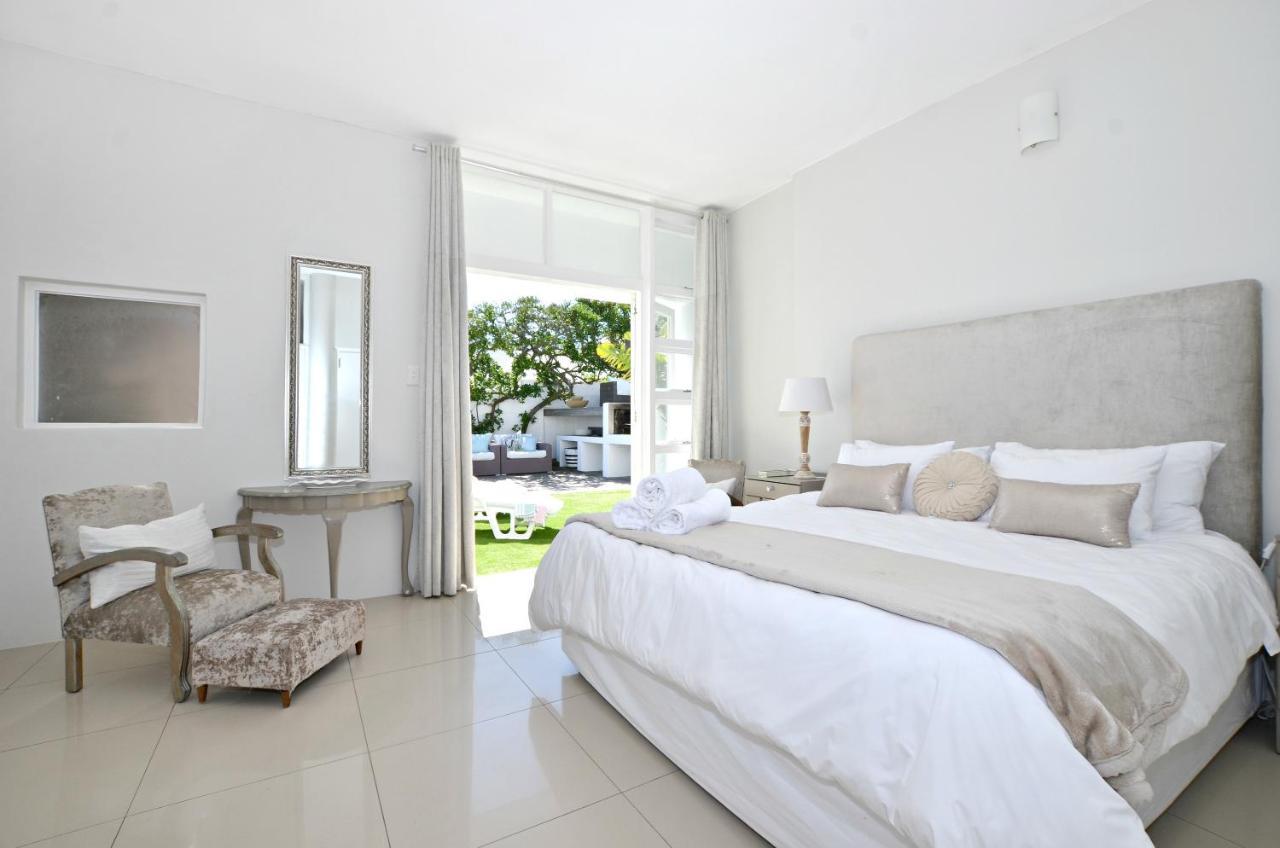 White Waves Beach House Bloubergstrand Exteriör bild