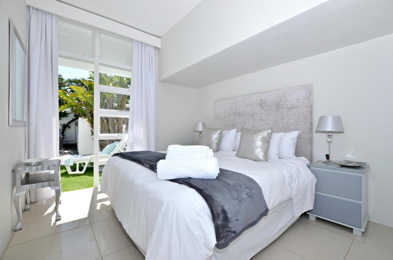 White Waves Beach House Bloubergstrand Exteriör bild