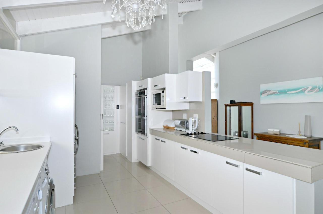 White Waves Beach House Bloubergstrand Exteriör bild