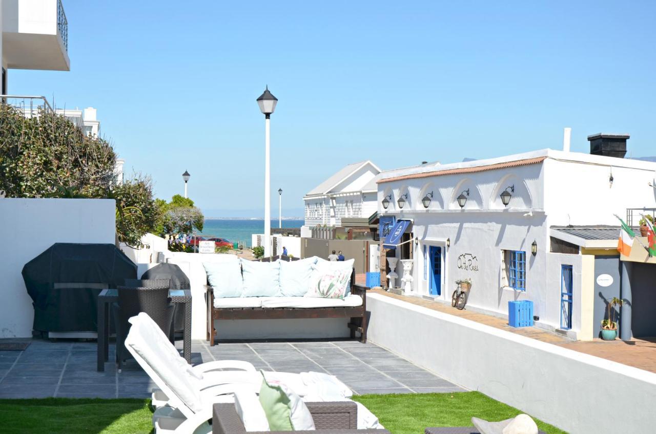 White Waves Beach House Bloubergstrand Exteriör bild